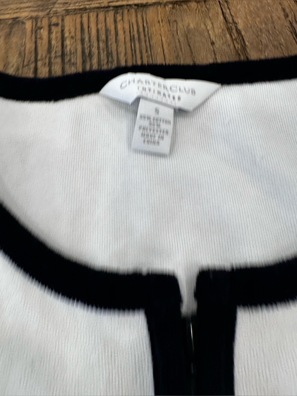 White Sleeveless Zip Front Robe with black Trim - Picture 3 of 10